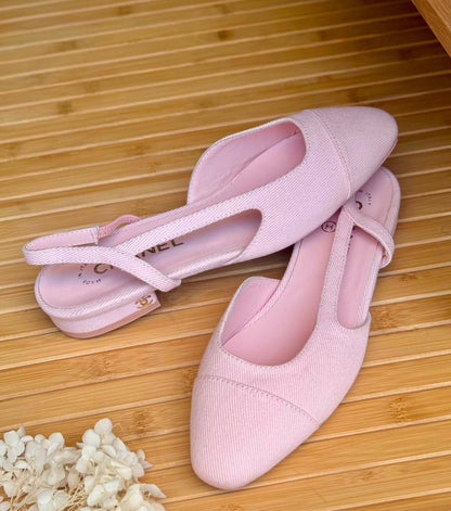 Chanel
Vip quality 
Size:36 to 41
450 dhs🇦🇪🇦🇪

Zain303
♥️♥️♥️