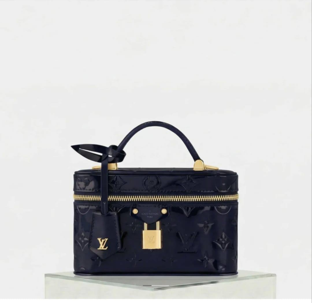 LV
with box
100 dhs✅

Zain143
♥️♥️♥️