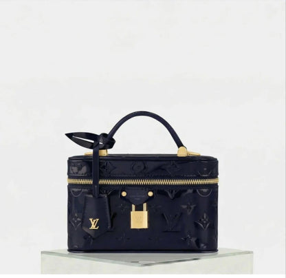 LV
with box
100 dhs✅

Zain143
♥️♥️♥️
