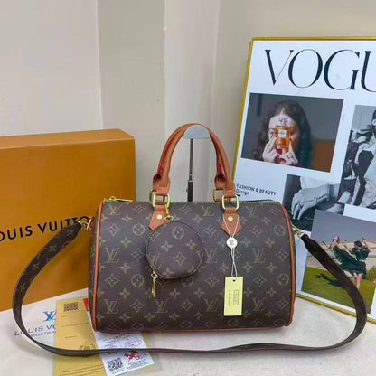 LV
Size  32×18cm
100 dhs✅

Zain04
♥️♥️♥️