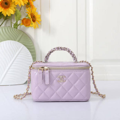 Chanel 
Best quality 

with box’s 
🎁🎁🎁

100 dhs✅
size 17 cm

Zain290
♥️♥️♥️
