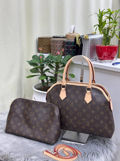 LV
SIZE  ………34 CM 🥰
95 dhs✅

Zain51
♥️♥️♥️