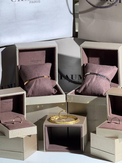 Chaumet
Fine Set
 Latest Collection  😍
<Bangles
<Rings 
Color:- Gold ,Rose Gold & Silver
Quality: Super Master
For Price 👇 WTSP Text Zain 0568585901
0507557372
0544061607

Zain268
♥️♥️♥️