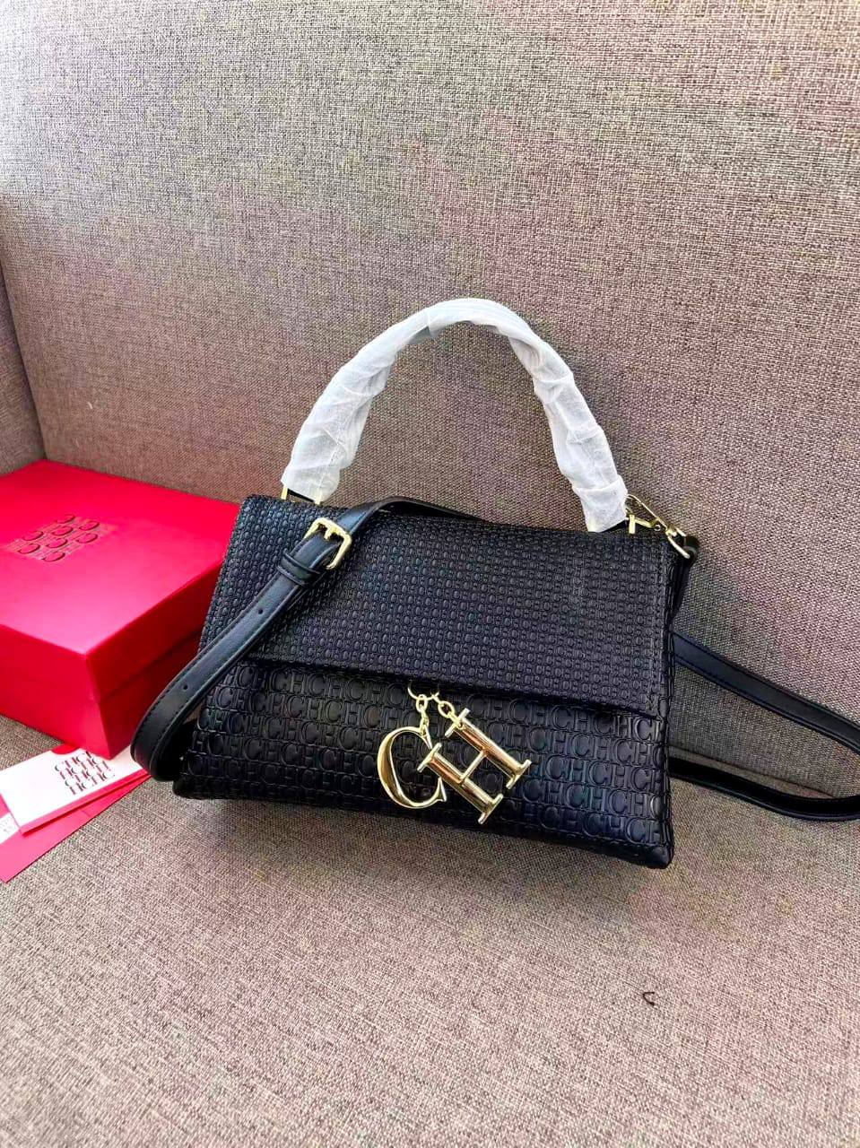 CH

90 dhs🌺

with box
🎁🎁🎁

size 24cm

Zain26
♥️♥️♥️