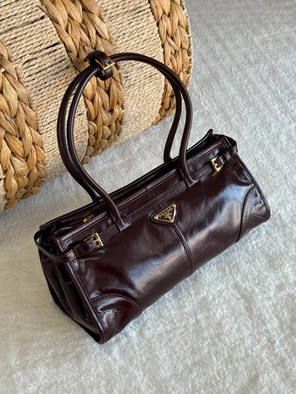 PRADA
SUPER MASTER QUALITY 
SIZE:23cm 1100 dhs✅
SIZE:30cm 1250 dhs✅

Zain307
♥️♥️♥️
