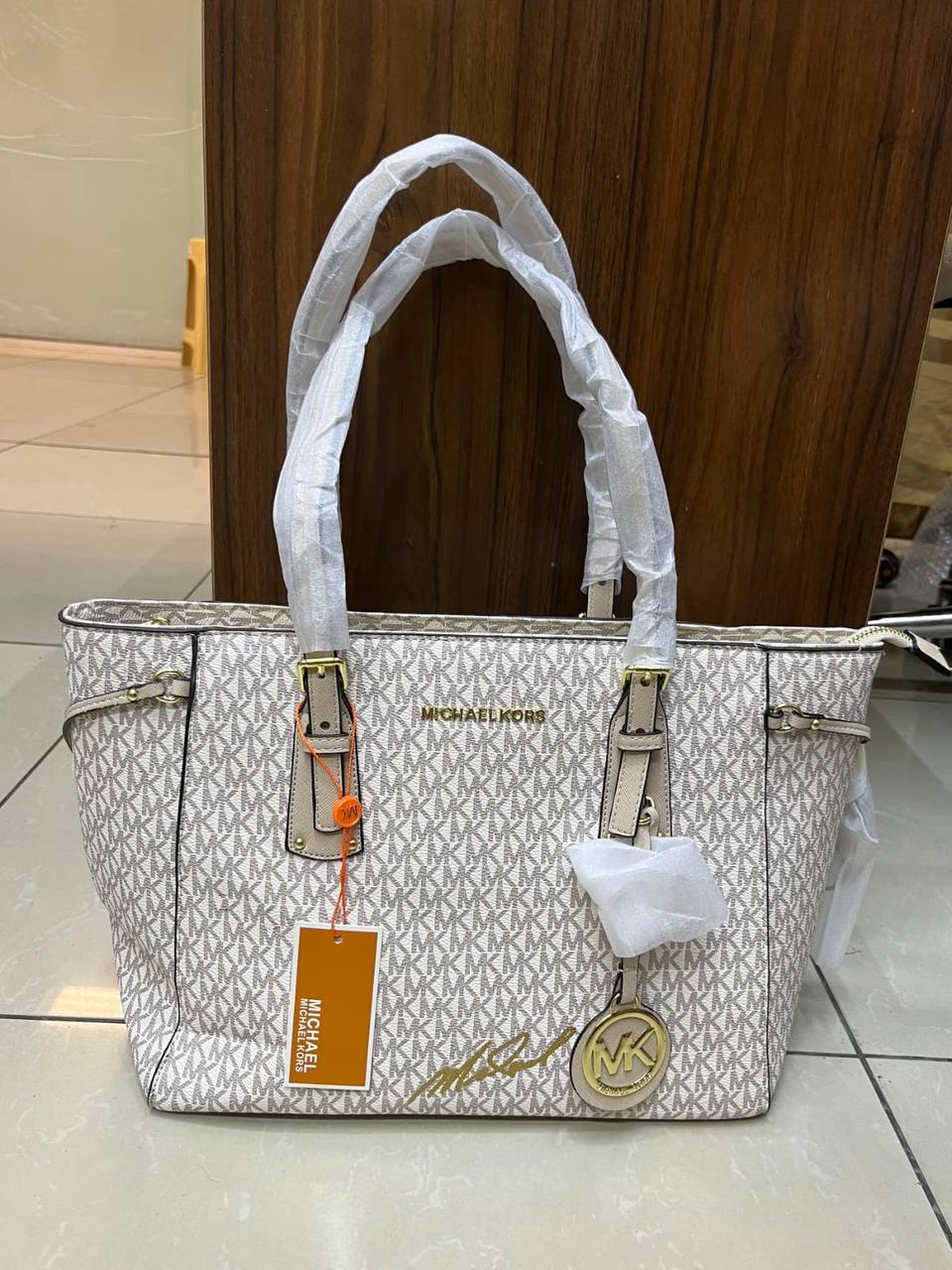 MK
90 dhs✅
size 32×14×27cm

Zain213
♥️♥️♥️