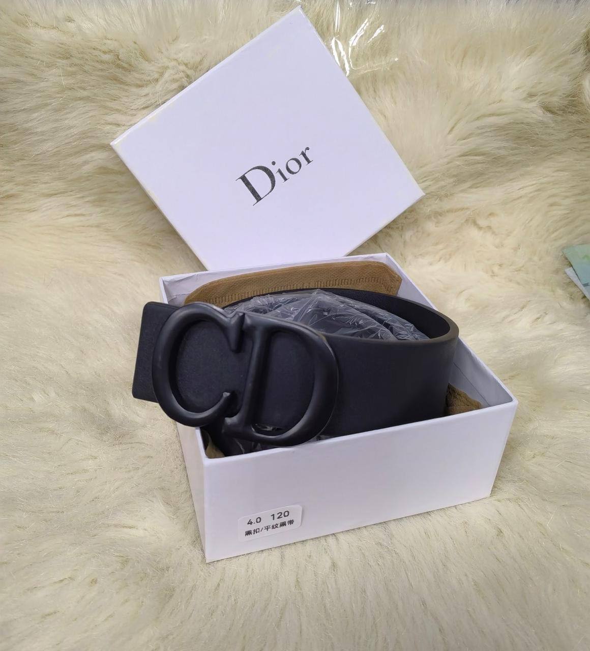 Belt for Man
Wide：4.0 cm
Long：115/120/125 cm
With box 
30 dhs🇦🇪🇦🇪

Zain136
♥️♥️♥️