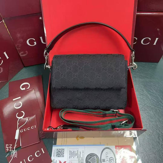 GUCCI COPY ONE☘️
GOOD QUALITY 💯
DOUBLE BOX 📦 
170 dhs🪙💕

Zain28
♥️♥️♥️