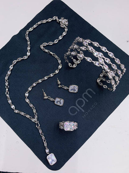 APM ✨💫
NECKLACE
EARRINGS
RING
BANGLE
230 dhs✅ SET
 WITH GOOD BOX AND PAPER BAG🛍️🎁

Zain89
♥️♥️♥️