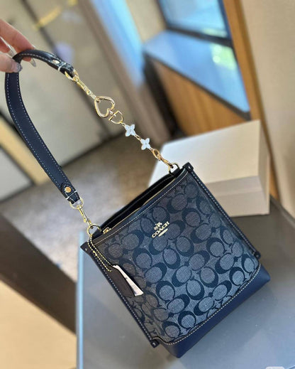 💗 Coach Tabby

1️⃣ First quality +🎁

Size : 21 * 16 cm
85 dhs🇦🇪🇦🇪

with box 🎁

Zain115
♥️♥️♥️