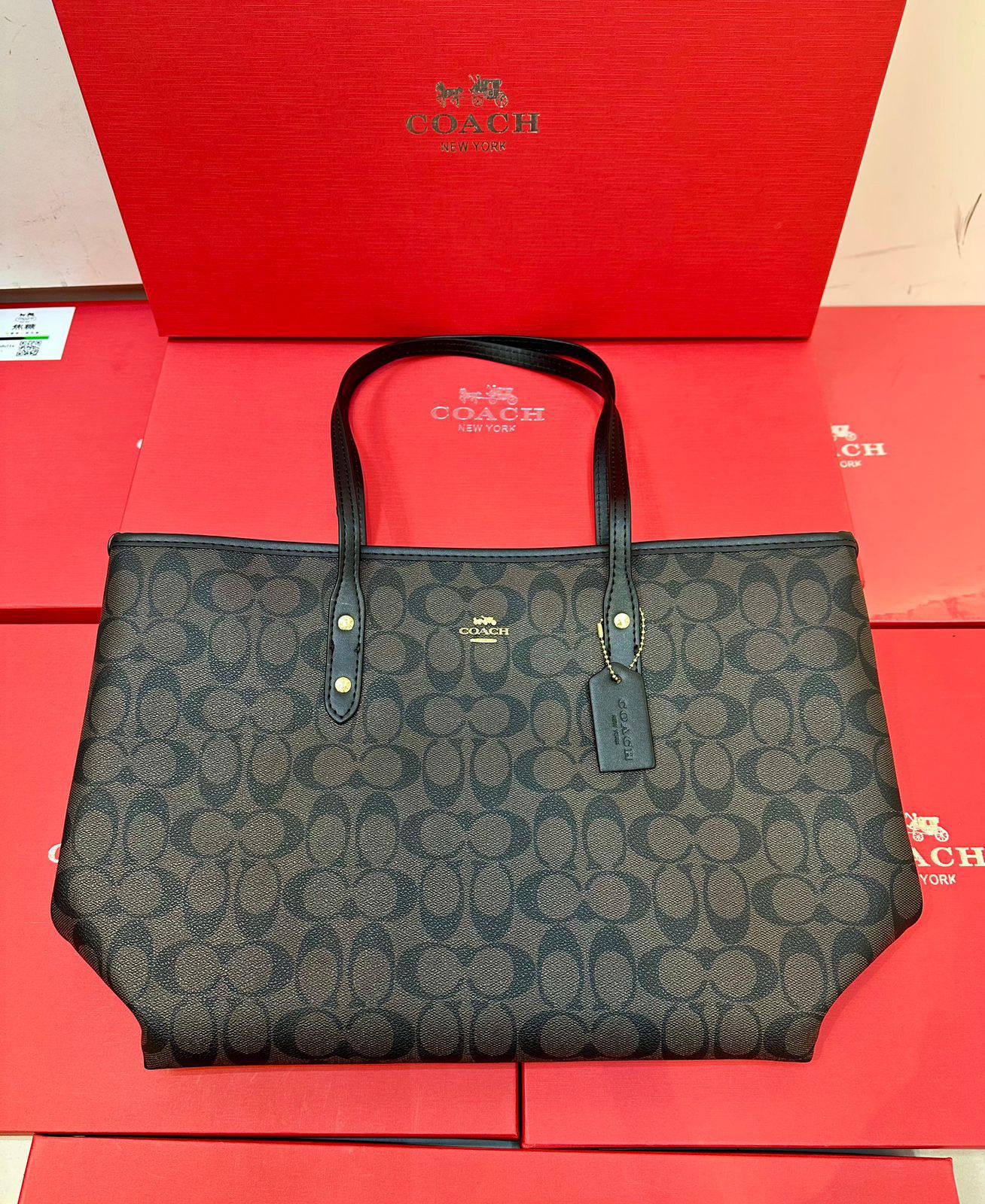 Coach 

With Box
🎁🎁🎁

95 dhs❣️

Zain250
♥️♥️♥️