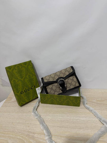 Gucci
85 dhs🪙🌨️ 
high quality 

With box
🎁🎁🎁
Zain26
♥️♥️♥️