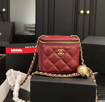 💗 Chanel Kelly / mini
1️⃣ First quality＋🎁
Size : 19*12 / 10*8  cm
80 dhs🇦🇪🇦🇪

with box🎁

Zain115
♥️♥️♥️
