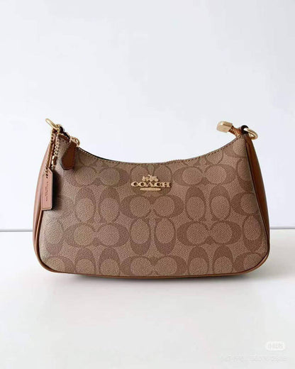 COACH

Size  26cm

Withbox

100 dhs✅

Zain04
♥️♥️♥️