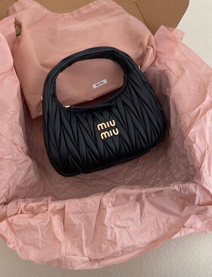 miumiu model, 
good quality, 

comes with box,  
🎁🎁🎁

size...23 * 11 cm 
95 dhs❣️

Zain12
♥️♥️♥️