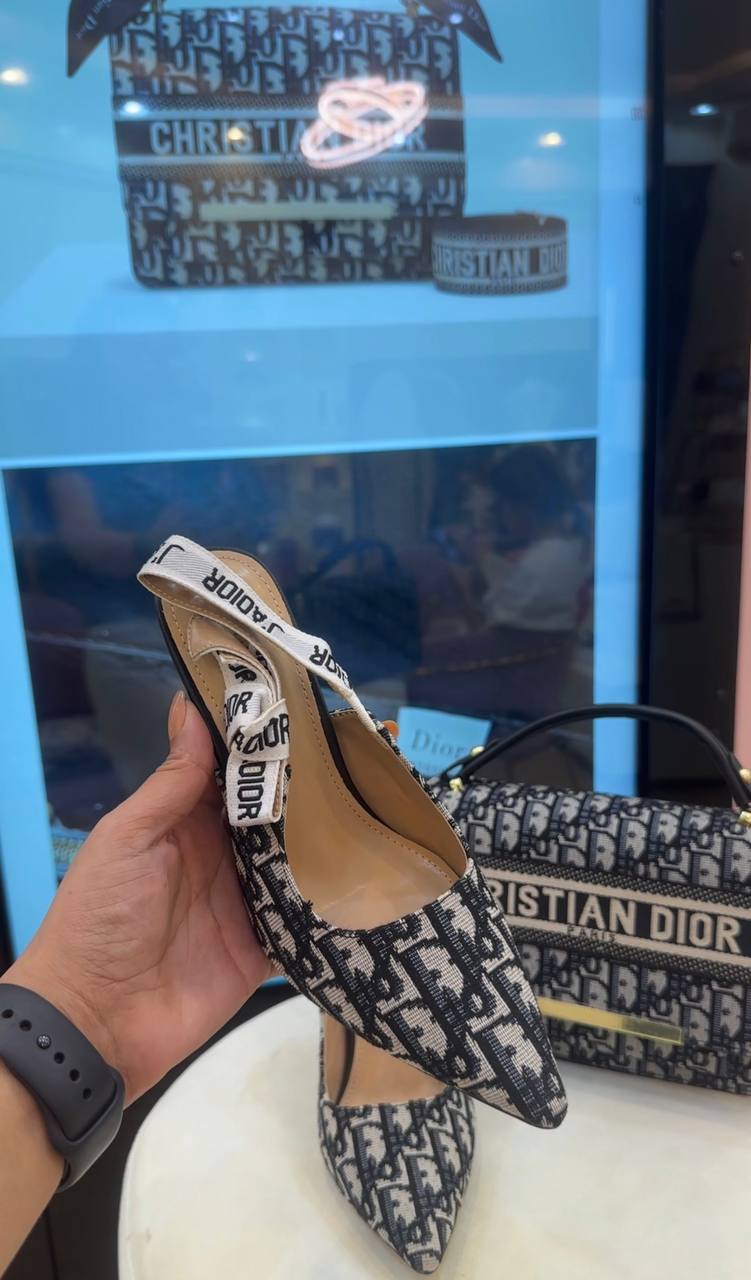 Dior offer

195 dhs 

 Valvet pretty shop 
♥️♥️♥️

Zc