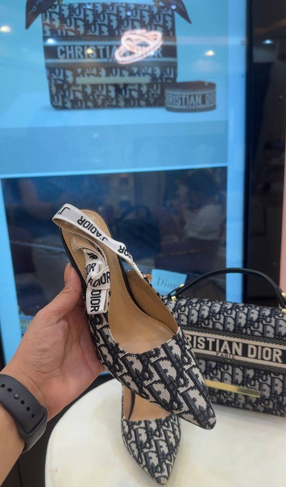 Dior offer

195 dhs 

 Valvet pretty shop 
♥️♥️♥️

Zc