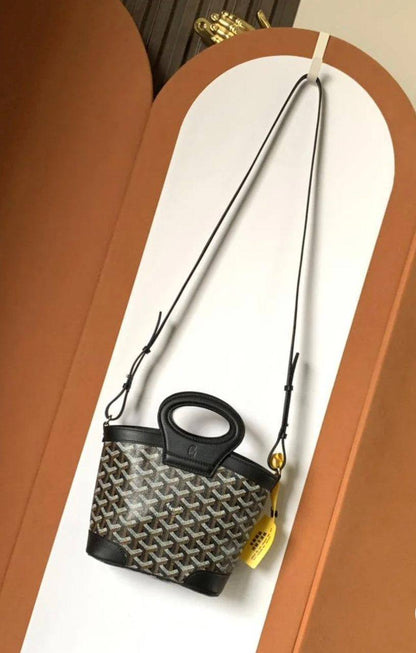 Goyard
110 dhs🌺
High quality

Zain35
♥️♥️♥️