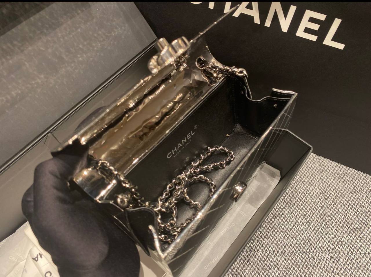 CHANEL 

COPY ONE NEW CAME 

WITH BOX 
🎁🎁🎁

155 dhs💓

Zain39
♥️♥️♥️