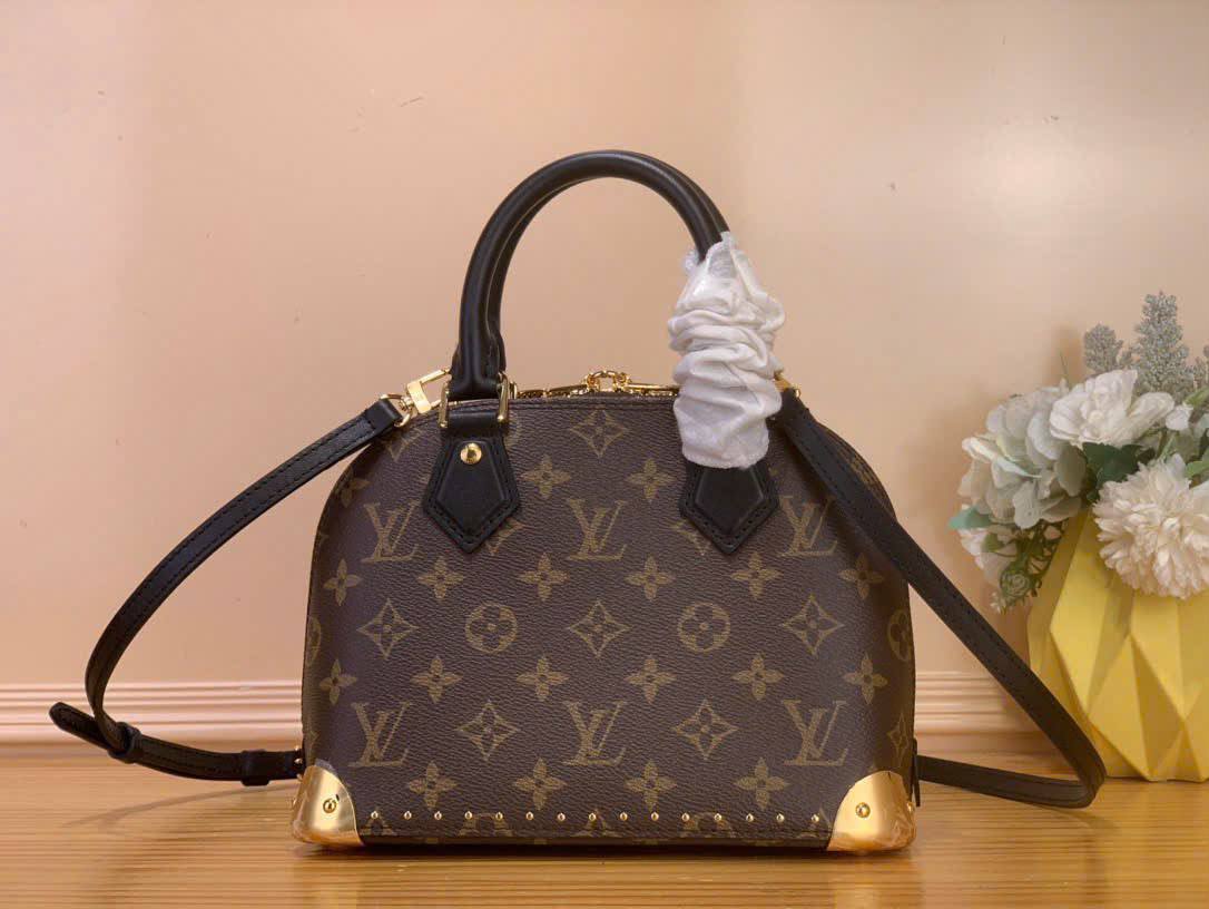 LV 
Master❣️❣️
Good Quality 
280 dhs🇦🇪🇦🇪

Zain131
♥️♥️♥️