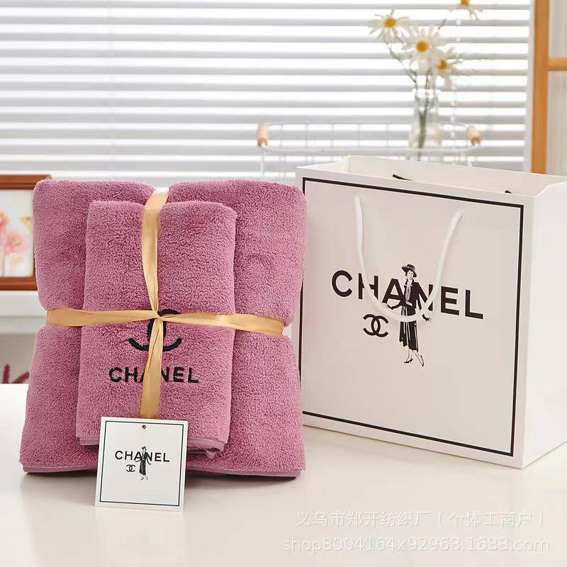 Towel one set
 with paper bag 
45 dhs💓

Zain295
♥️♥️♥️