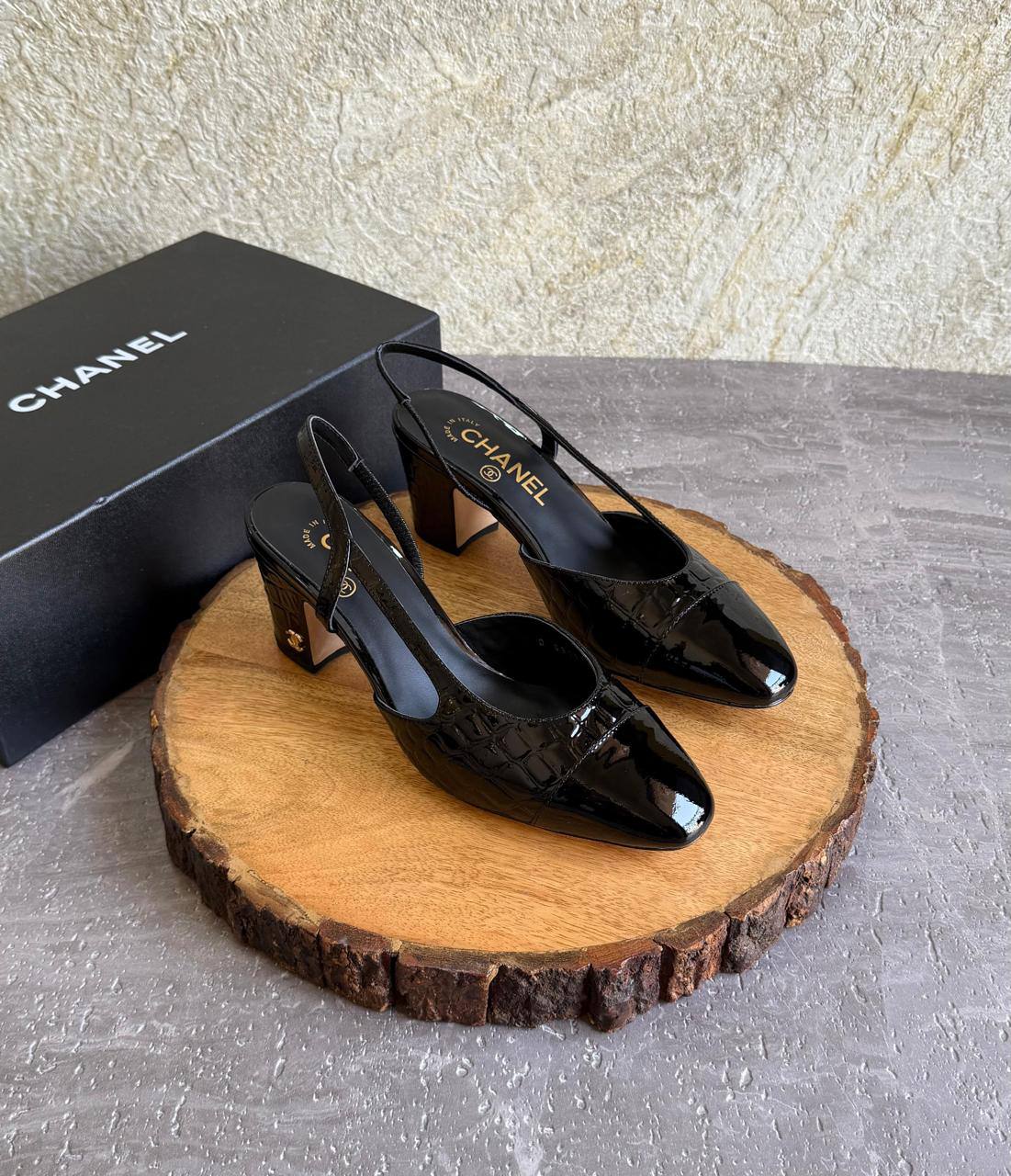 CHANEL 💫😍
SuperMaster Quality 💯
450 dhs✅
Size: 36-41 💥

Zain171
♥️♥️♥️