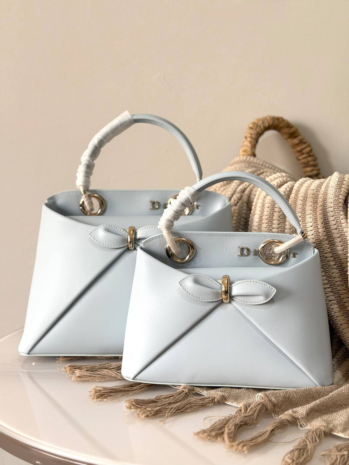 Dior 
Super master quality aaa
Size : 22 cm and 28 cm

For Price 👇 WhatsApp✅
0568585901 
0507557372
0552275751 Owner Zain 👌

Zain315
♥️♥️♥️