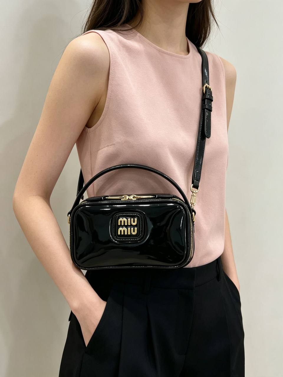 MIU MIU 

 GOOD QUALITY 

WITH BOX  🎁

90 dhs✅

Zain295
♥️♥️♥️
