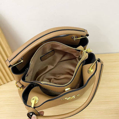Prada
24*18*12 cm
75 dhs✅
offer

Zain17
♥️♥️♥️