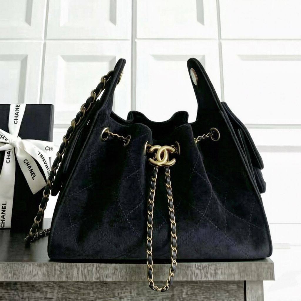 CHANEL 
HIGH QUALITY 
120 dhs✅
SIZE : 28cm

Zain39
♥️♥️♥️