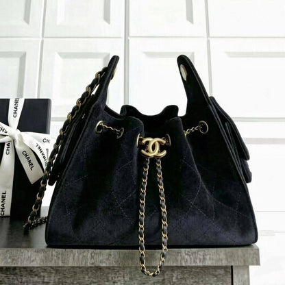 CHANEL 
HIGH QUALITY 
120 dhs✅
SIZE : 28cm

Zain39
♥️♥️♥️