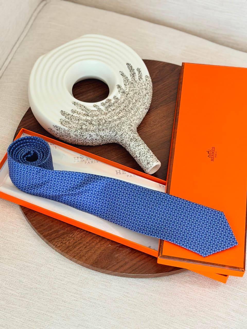 HERMES 
SUIT TIE 
*SUPER MASTER QUALITY ❗*
230 dhs✅
*BOX WITH  PAPERBAG❗*

Zain267
♥️♥️♥️