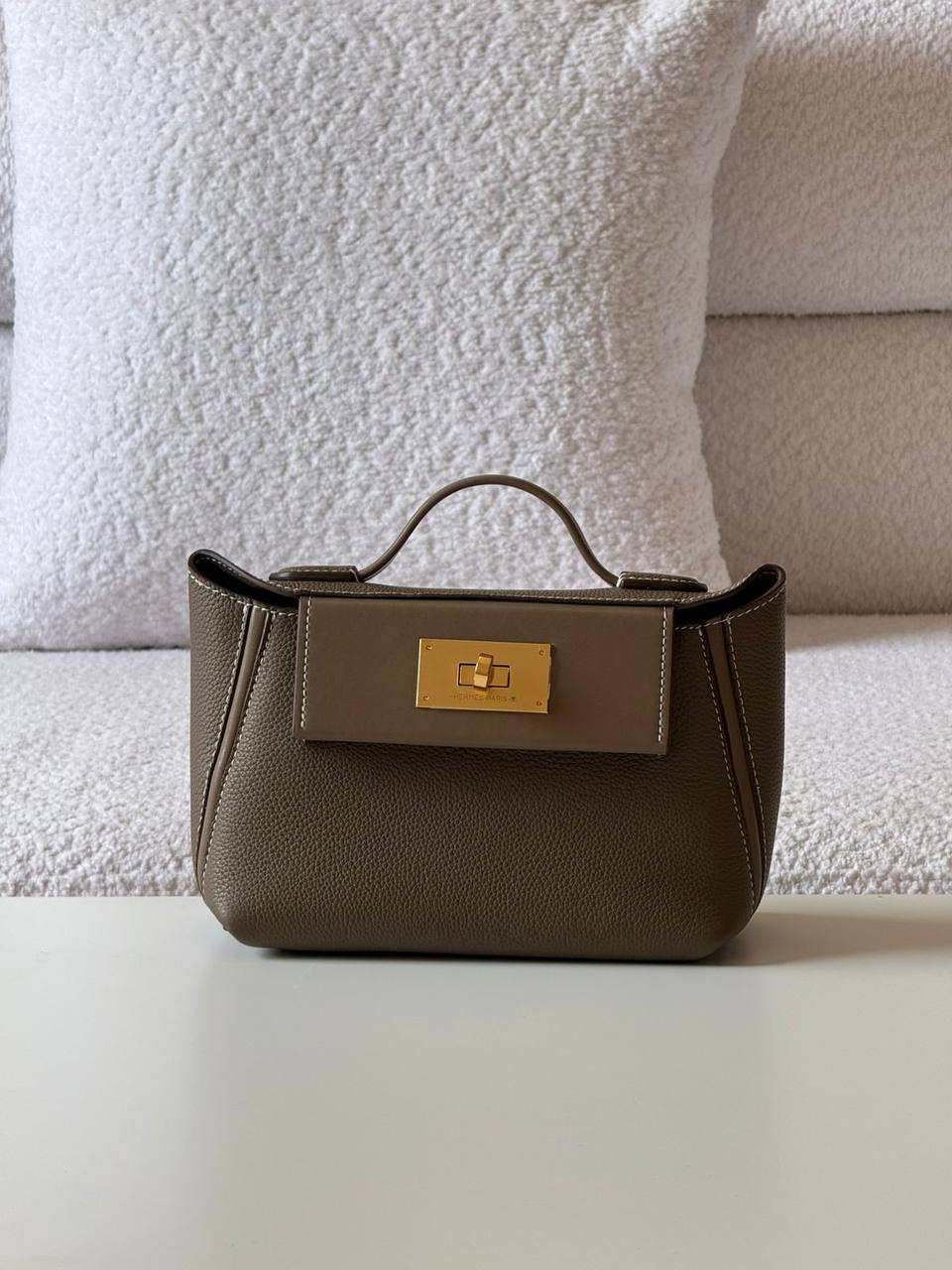 Hermes
Master

380 dhs✅

with box
🎁🎁🎁

Zain52
♥️♥️♥️