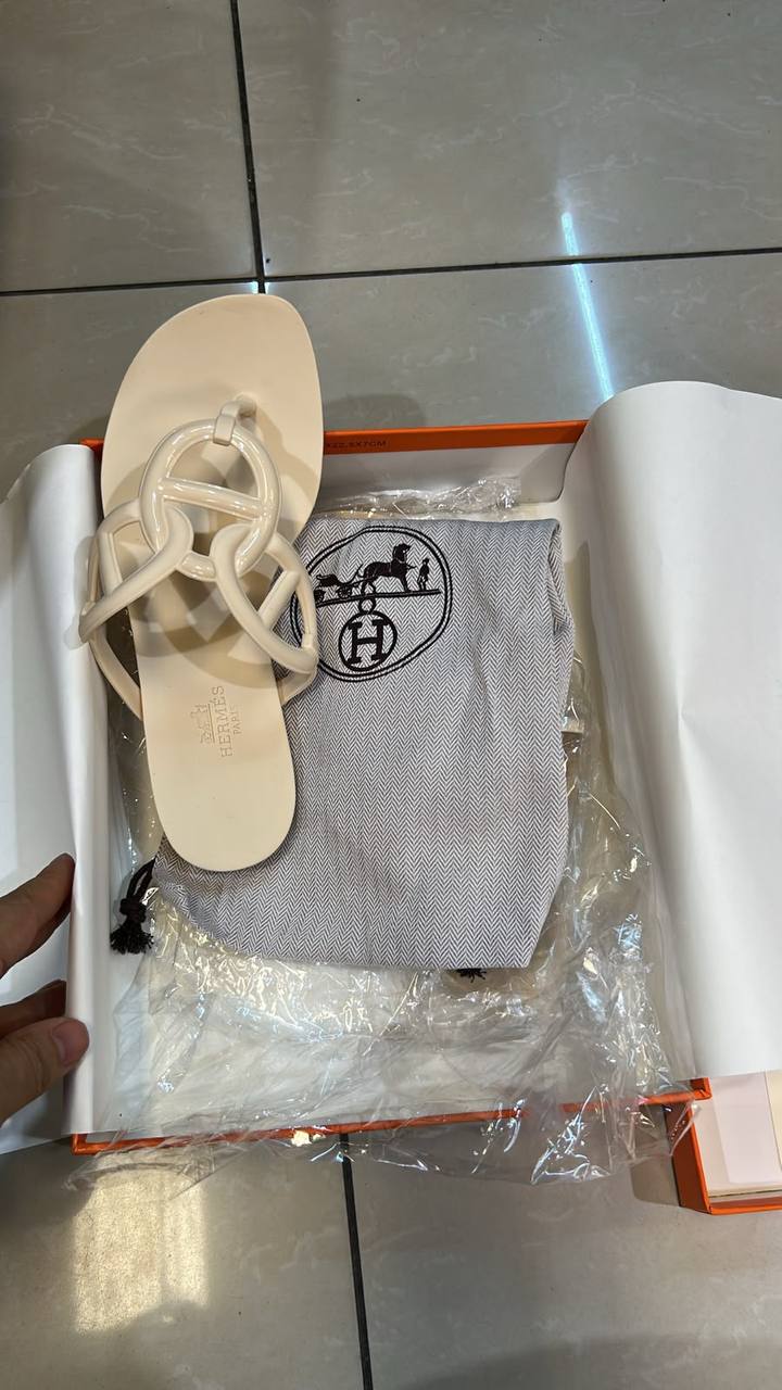 Hermes 

Size 36 to 41

75 dhs🇦🇪🇦🇪

Zain156
♥️♥️♥️