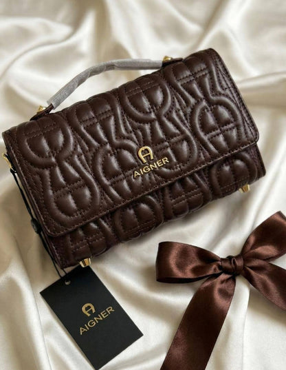 AIGNER

110 dhs🪙🌨️

Size.   22cm

Zain175
♥️♥️♥️