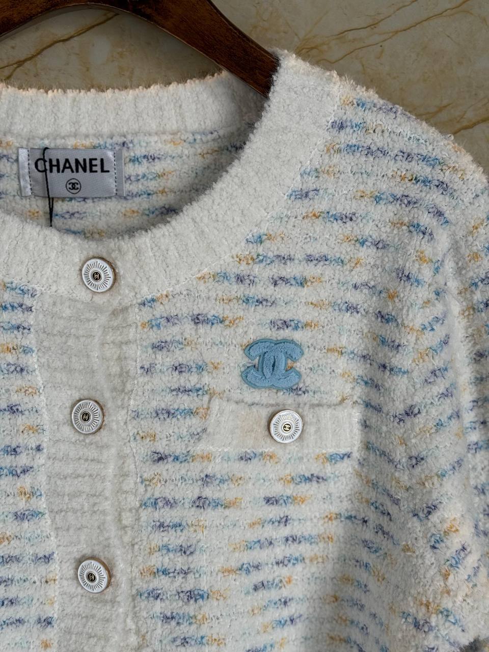 *CHANEL*
Women’s Cardigan
Master Quality 
SML
320 dhs🪙🌨️

Zain276
♥️♥️♥️