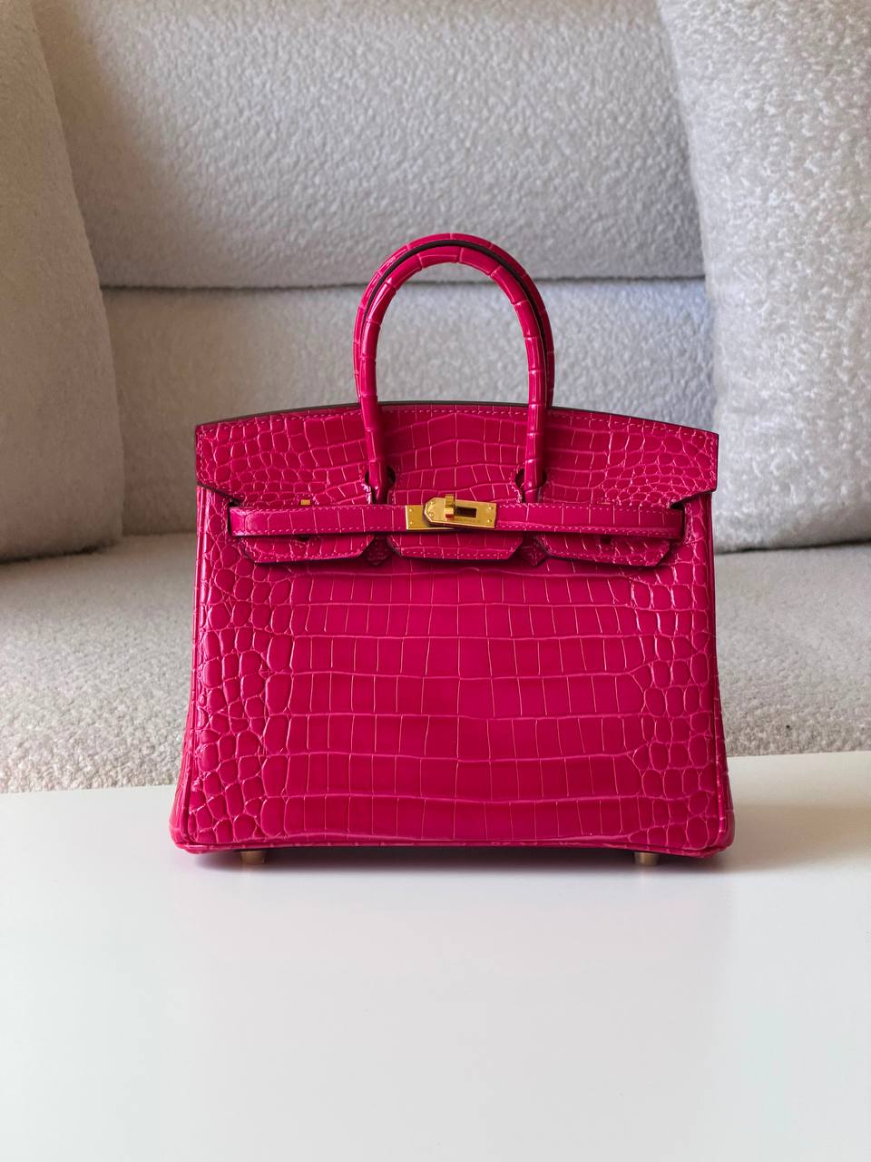 Hermes
Birkin croc 25cm💕master quality😍with box❤️
750 dhs✅

Zain52
♥️♥️♥️