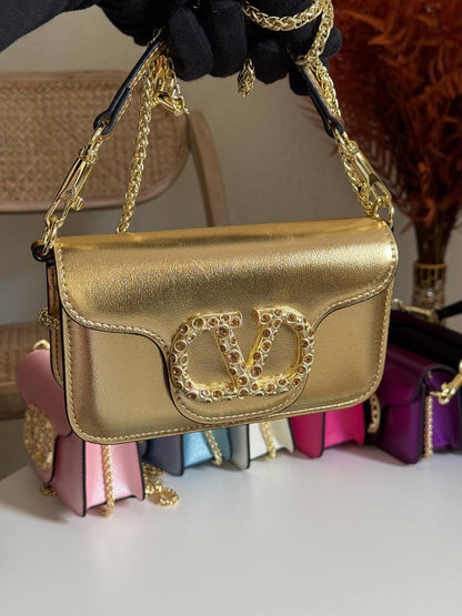 New Collection✨✨✨
VALENTINO
20cm
350 dhs🪙💚
Top quality 
With box🎁

Zain167
💚💚💚