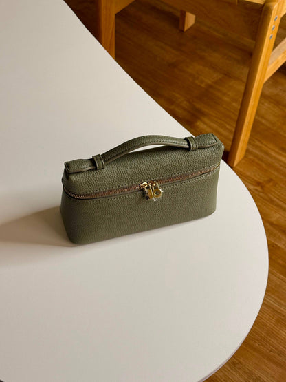 LORO PIANA 

19cm

320 dhs🇦🇪🇦🇪🇦🇪
 MASTER QUALITY
 With box🎁

Zain167
♥️♥️♥️