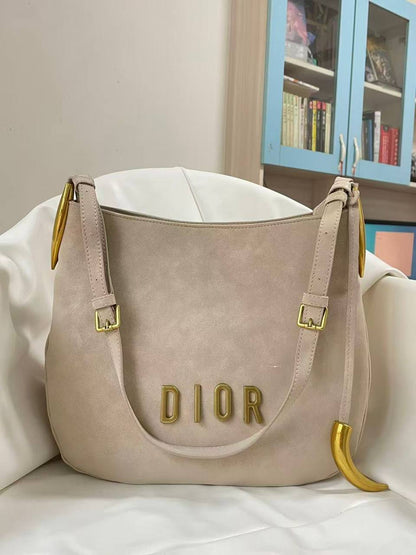 Dior
110 dhs✅

Zain143
♥️♥️♥️