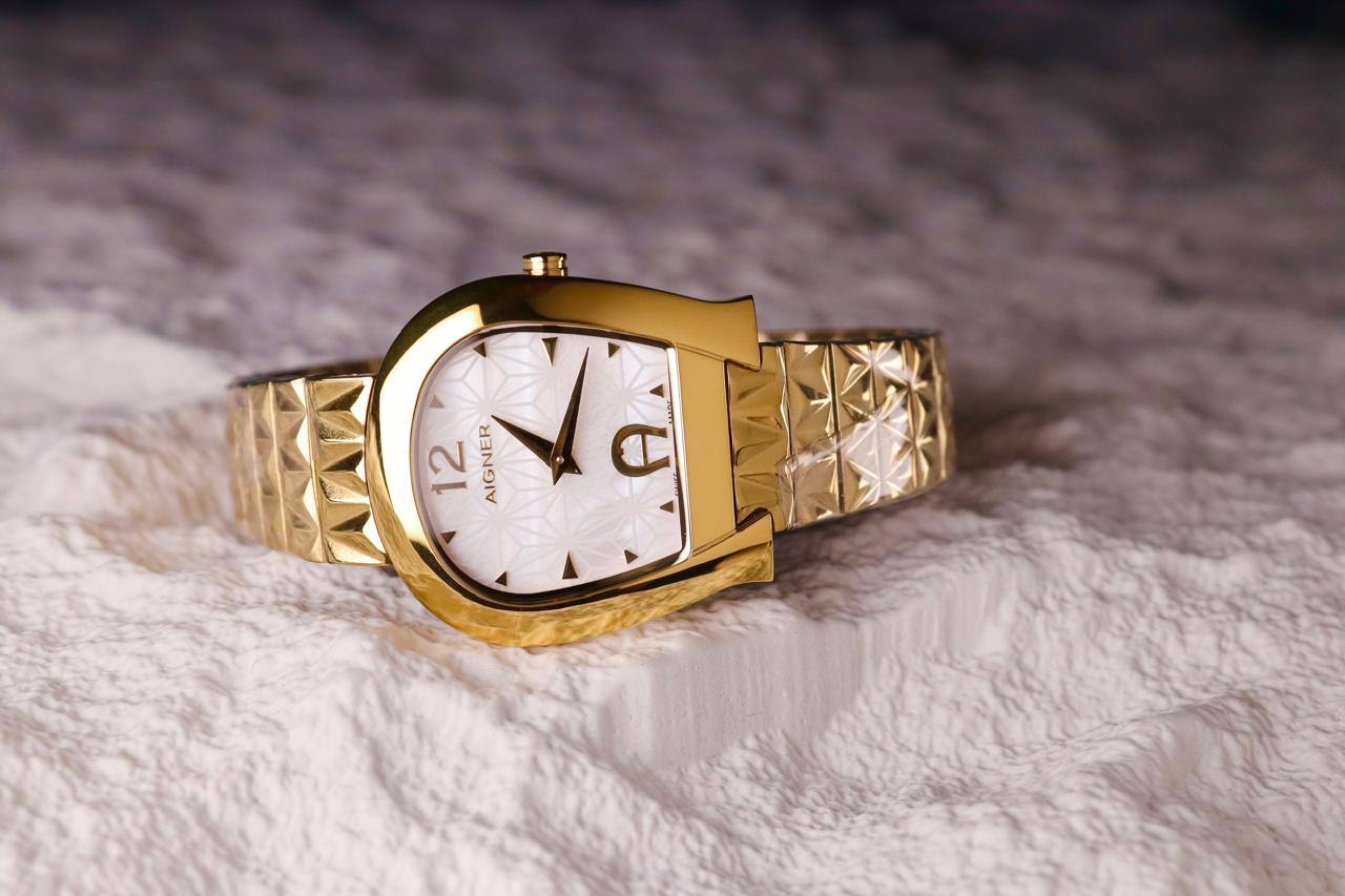 Aigner 
260 dhs🪙🌺

Zain33
♥️♥️♥️
