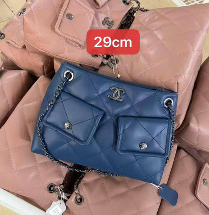 Chanel
100 dhs💓

Zain102
♥️♥️♥️