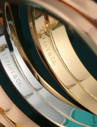 Tiffany ❤️‍🔥*
Bangle ✨
Ring 💍 available size 👇
6,7,8,9
Master quality 💯
With normal boxes 🗃️ 
110 dhs🇦🇪
With master box 📦 
135 dhs🇦🇪

Zain216
♥️♥️♥️