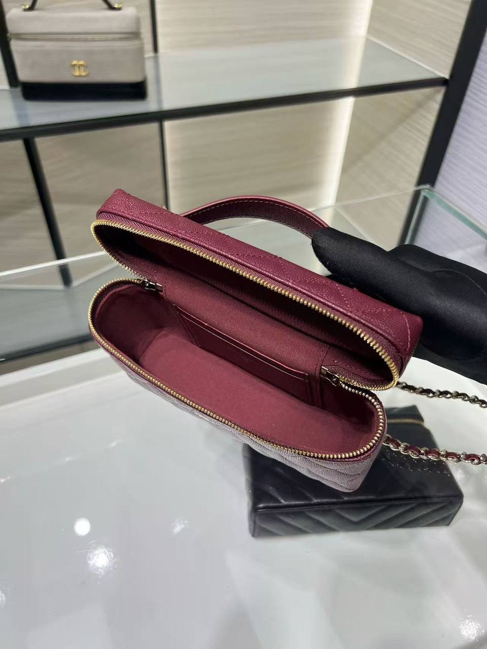 Chanel Classic Vanity 

With Chain✅ 

Size 19 cm
For Price 👇 WhatsApp✅
0568585901 
0507557372
0552275751 Owner Zain 👌

Zain274
♥️♥️♥️