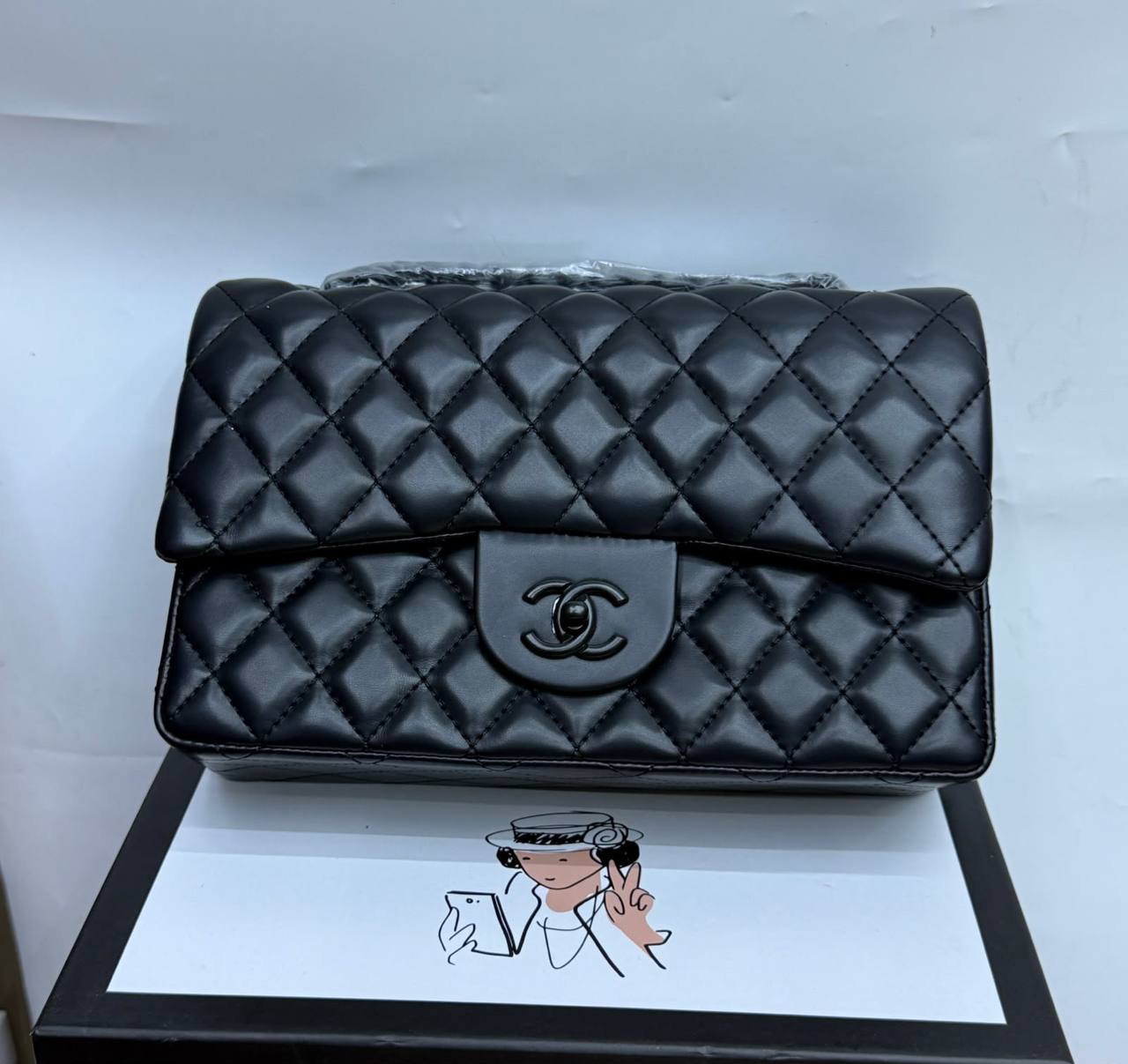 Chanel
New arrival 
Size 25cm
120 dhs🇦🇪🇦🇪
With box 📦

Zain70
♥️♥️♥️
