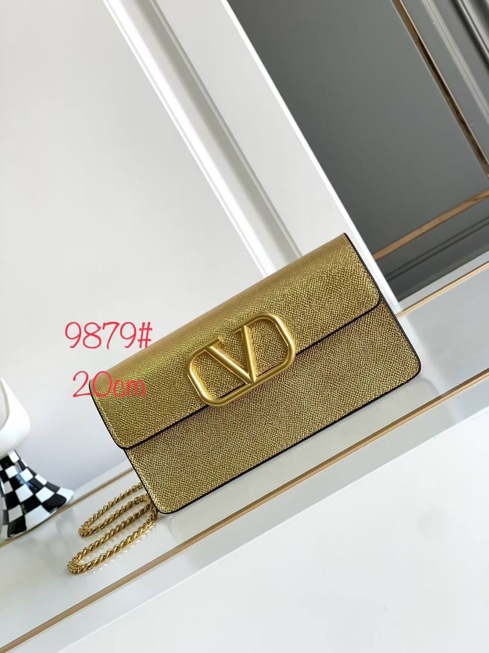 Valentino 
Master
   21Cm 

With Box🎁🎁🎁

270 dhs✅

Zain131
♥️♥️♥️