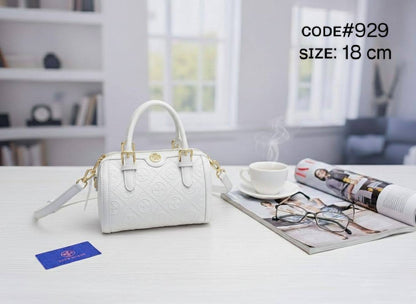 TORY BURCH ʙᴀʀʀᴇʟ ʙᴀɢ
ᴄᴀɴᴠᴀs & ᴇᴍʙᴏssᴇᴅ ʟᴇᴀᴛʜᴇʀ
ɪᴛ ʜᴀs ʟᴏɴɢ ʙᴇʟᴛ sᴛʀᴀᴘ
ɢᴏʟᴅ ʜᴀʀᴅᴡᴀʀᴇ
sɪᴢᴇ : 18 cm
ᴡɪᴛʜ BOX
🎁🎁🎁

80 dhs❣️

Zain31
♥️♥️♥️