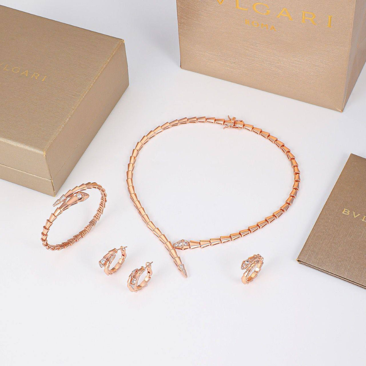 BVLGARI SET
Necklace ✨
Earring 🐦‍🔥
Bangle 💥
Ring 💍 available size 👇
6,7,8,9
Master quality 💯
With normal boxes 🗃️ 
320 dhs🇦🇪🇦🇪

With master box 📦 
350 dhs🇦🇪🇦🇪

Zain216
♥️♥️♥️