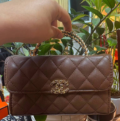 Chanel
100 dhs✅
With box

Zain219
♥️♥️♥️