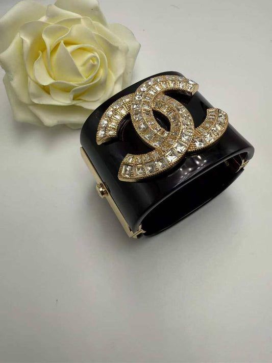 CHANEL
*supermaster* 
Hand band 
140 dhs🪙

Zain263
♥️♥️♥️